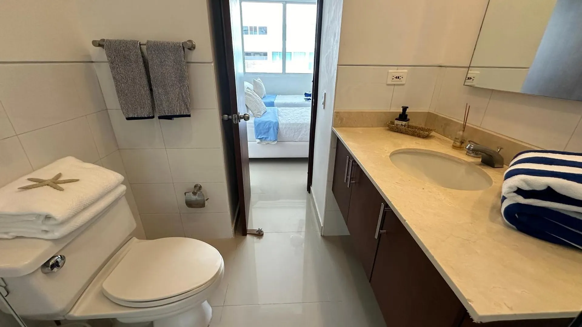 Apartamento Con Linda Vista Al Mar Primera Linea Cartagena  Kolumbien